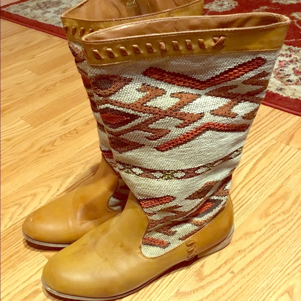 Nava Textile Boots Sz 9 Tan